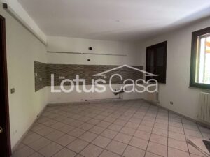 Soluzione Unica e Indipendente: Casa Indipendente con Imponente Capannone Artigianale a San Biagio - foto 9