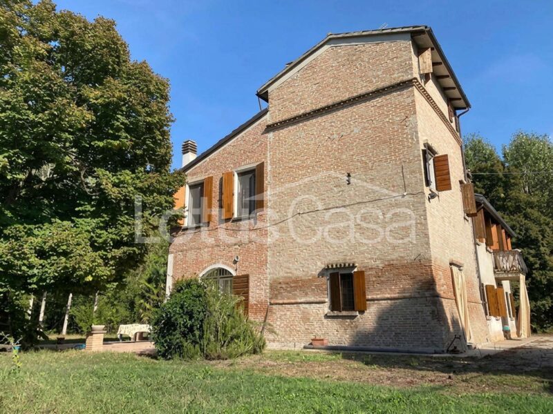 Prestigioso Rustico con Giardino Privato e Bilocale Indipendente a Finale Emilia (MO)
