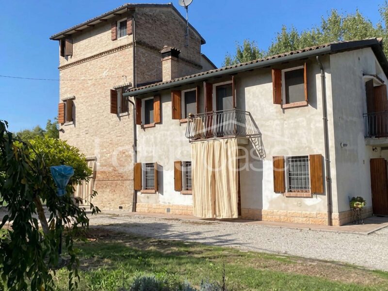 Prestigioso Rustico con Giardino Privato e Bilocale Indipendente a Finale Emilia (MO)